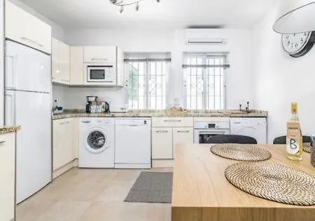 Cozy Next To Hard Rock *