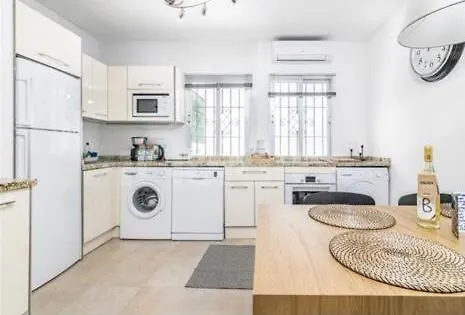 Cozy Next To Hard Rock *